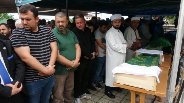 3 evladı ve eşiyle birlikte can veren annenin son paylaşımı yürekleri dağladı