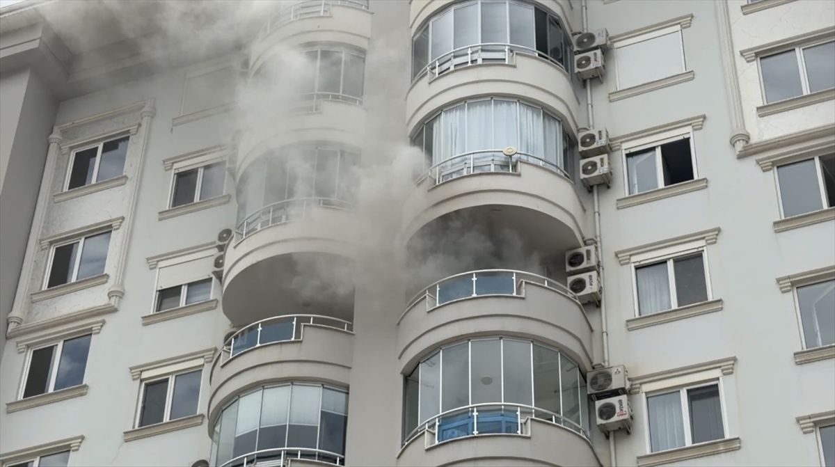 Alanya\'da Rezidansta Yangın