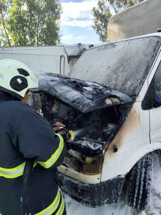 Hatay'da Kamyonette Yangın