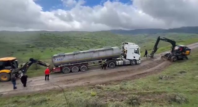 Kurban Bayramı'nda Çamura Saplanan TIR'lar