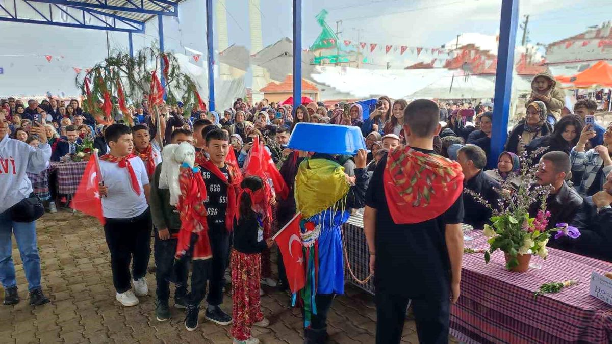 Binlerce yıllık Anadolu geleneği \'Yağmur Gelini\' Denizli\'de yaşatıldı