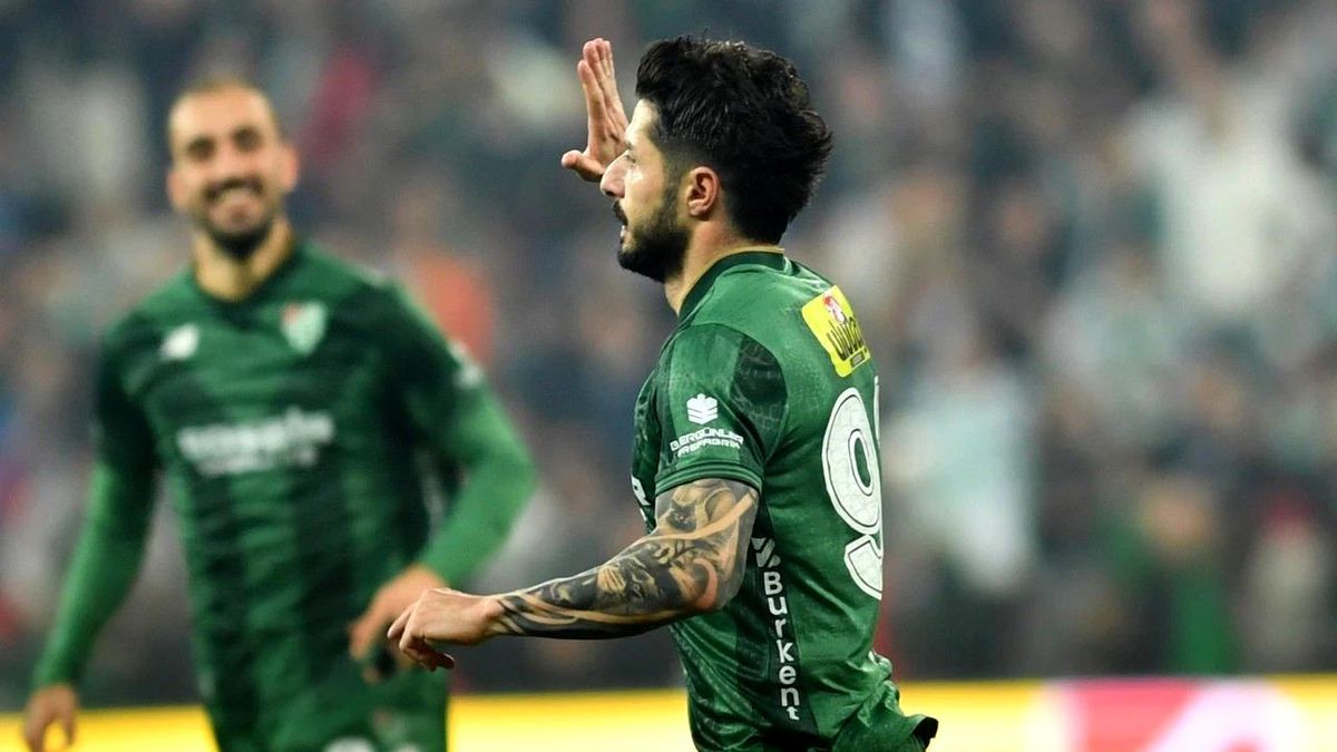Bursaspor, Barış Gök\'ün Sözleşmesini Yeniledi