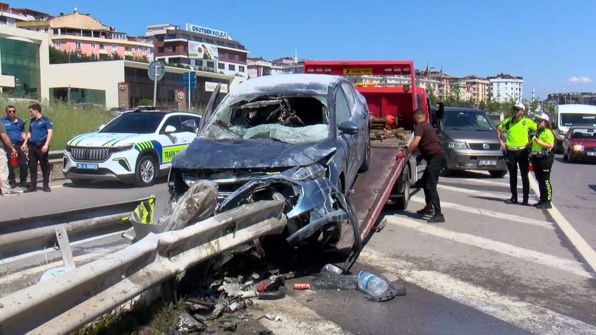 Çekmeköy\'de Trafik Kazası: Sürücü Yaralı