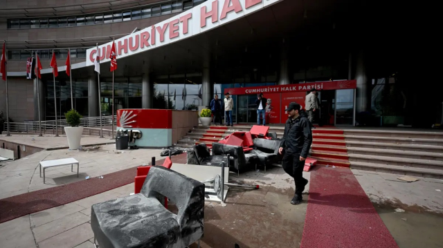 CHP Genel Merkezi'ndeki yaşananlarla ilgili <a class='keyword-sd' href='/kemal-kilicdaroglu/' title='Kemal Kılıçdaroğlu'>Kemal Kılıçdaroğlu</a>'ndan ilk açıklama
