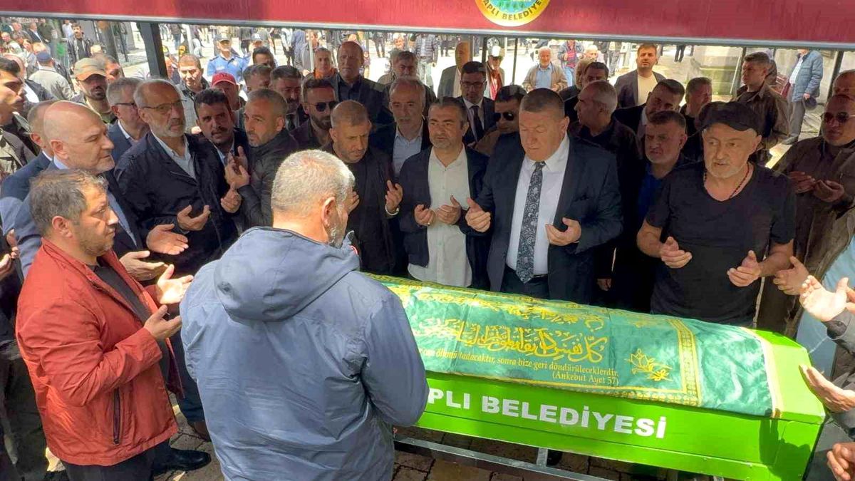AK Parti eski MKYK üyesi Emine Çift son yolculuğuna uğurlandı