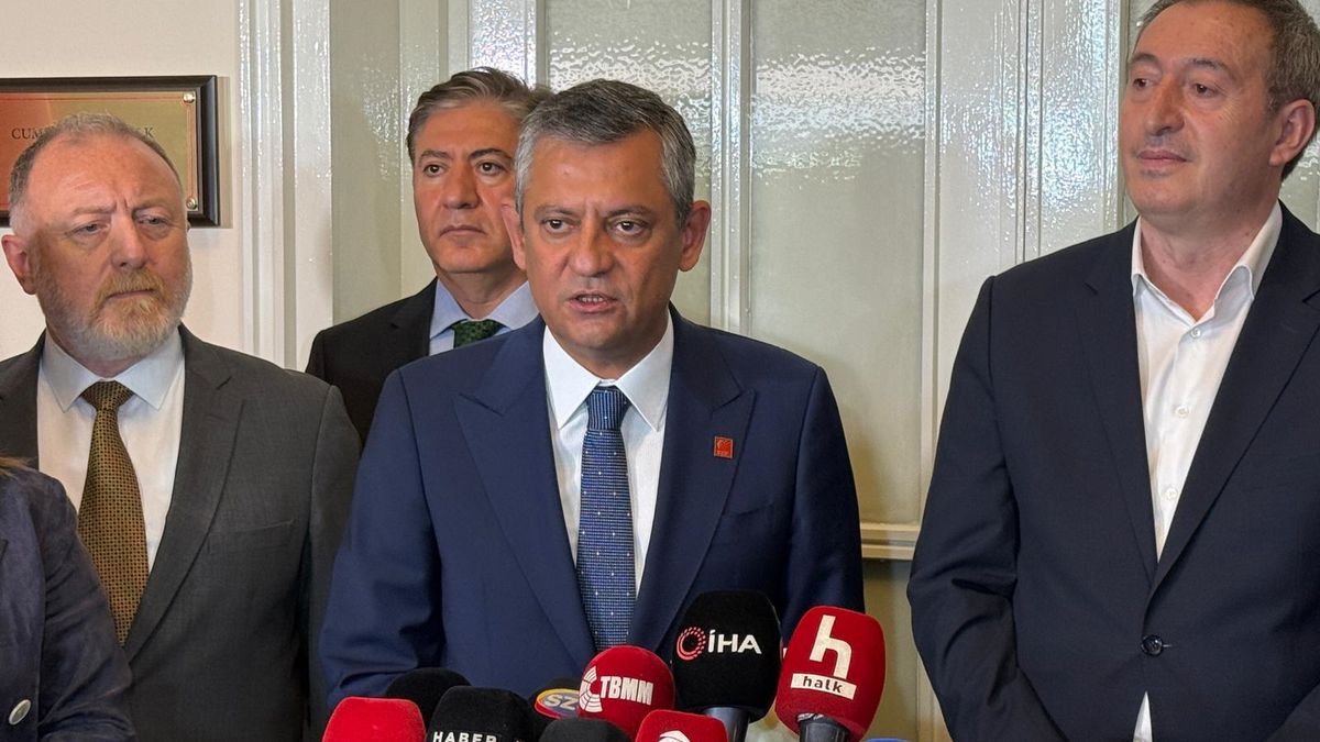 DEM Parti\'den Özgür Özel\'e Destek Ziyareti