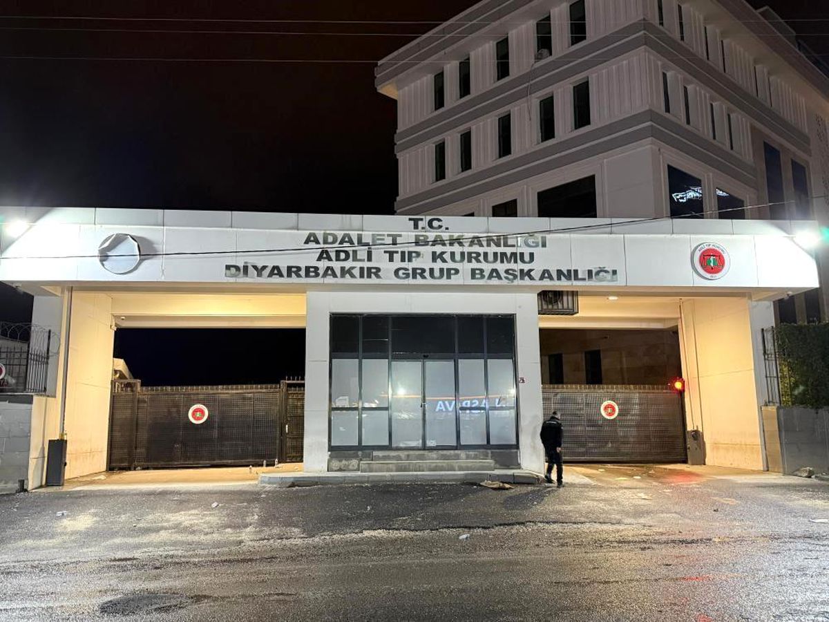 Diyarbakır\'da Kıraathaneye Silahlı Saldırı