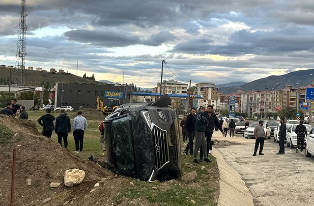 Oltu'da SUV Araç Devrildi: 1 Yaralı
