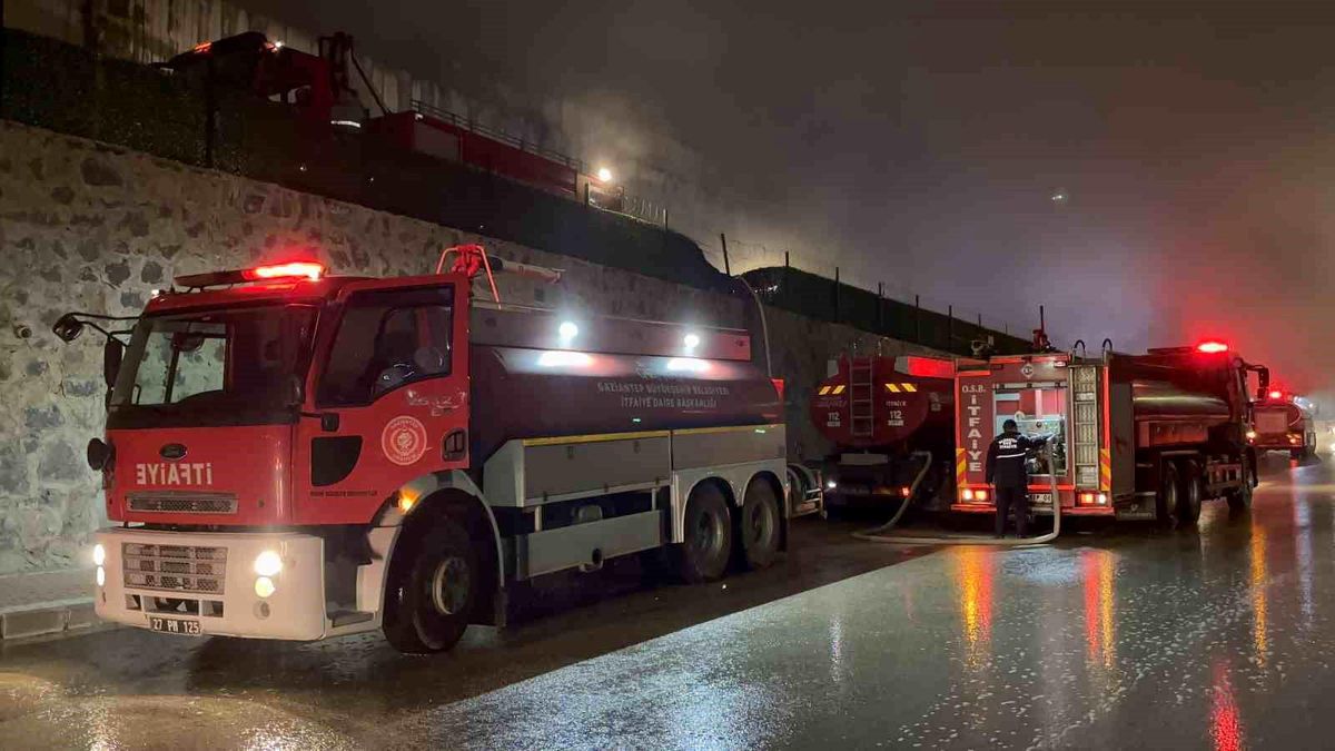 Gaziantep\'te mobilya fabrikası yangını kontrol altına alındı