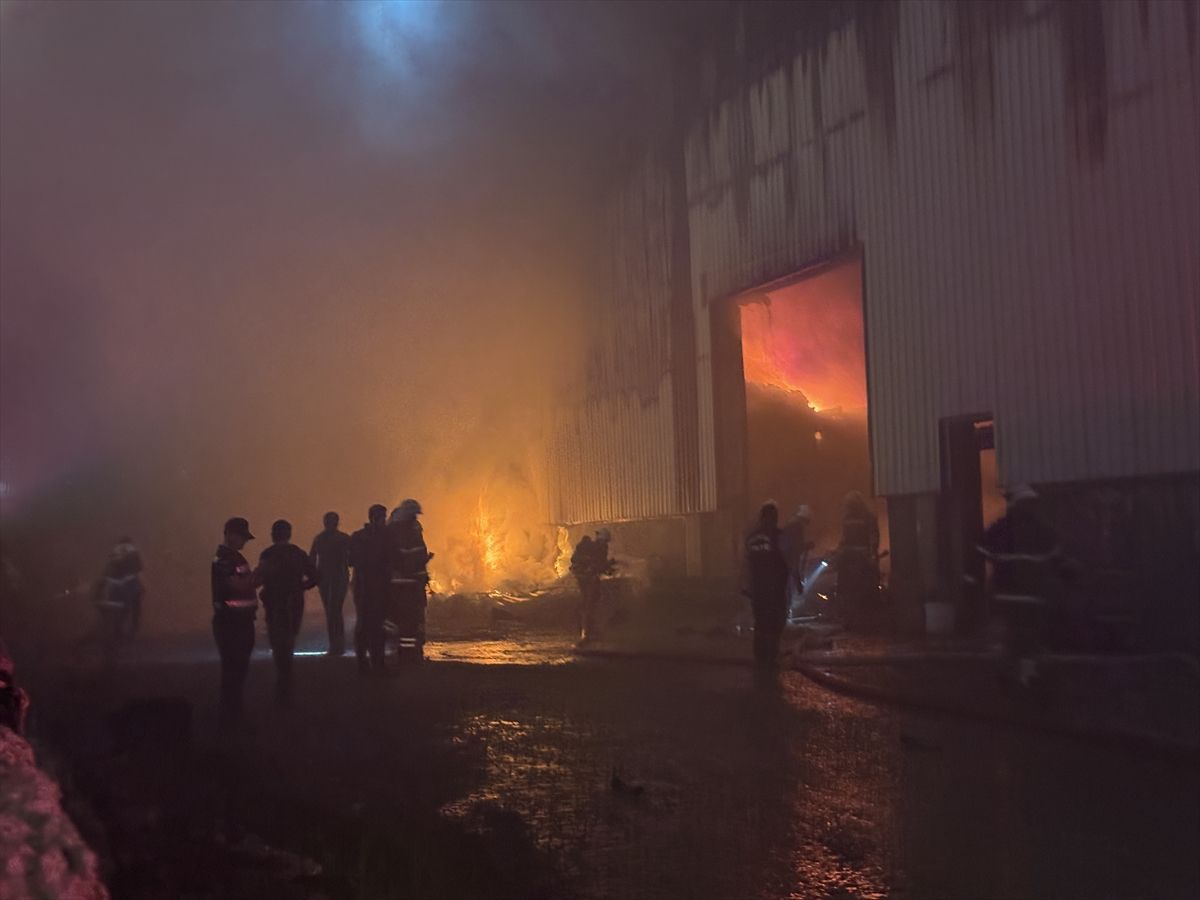 Gaziantep’te Mobilya Fabrikasında Yangın