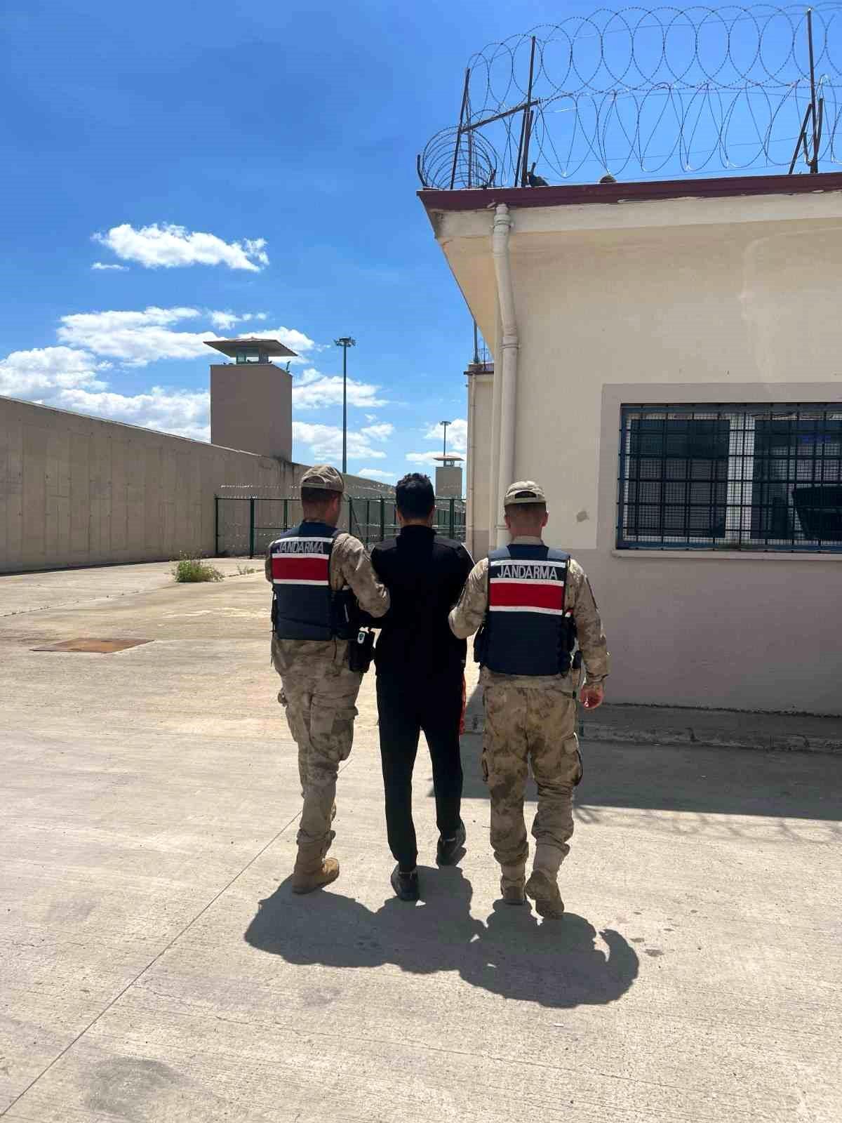 Göçmen Kaçakçısı Jandarma Tarafından Yakalandı
