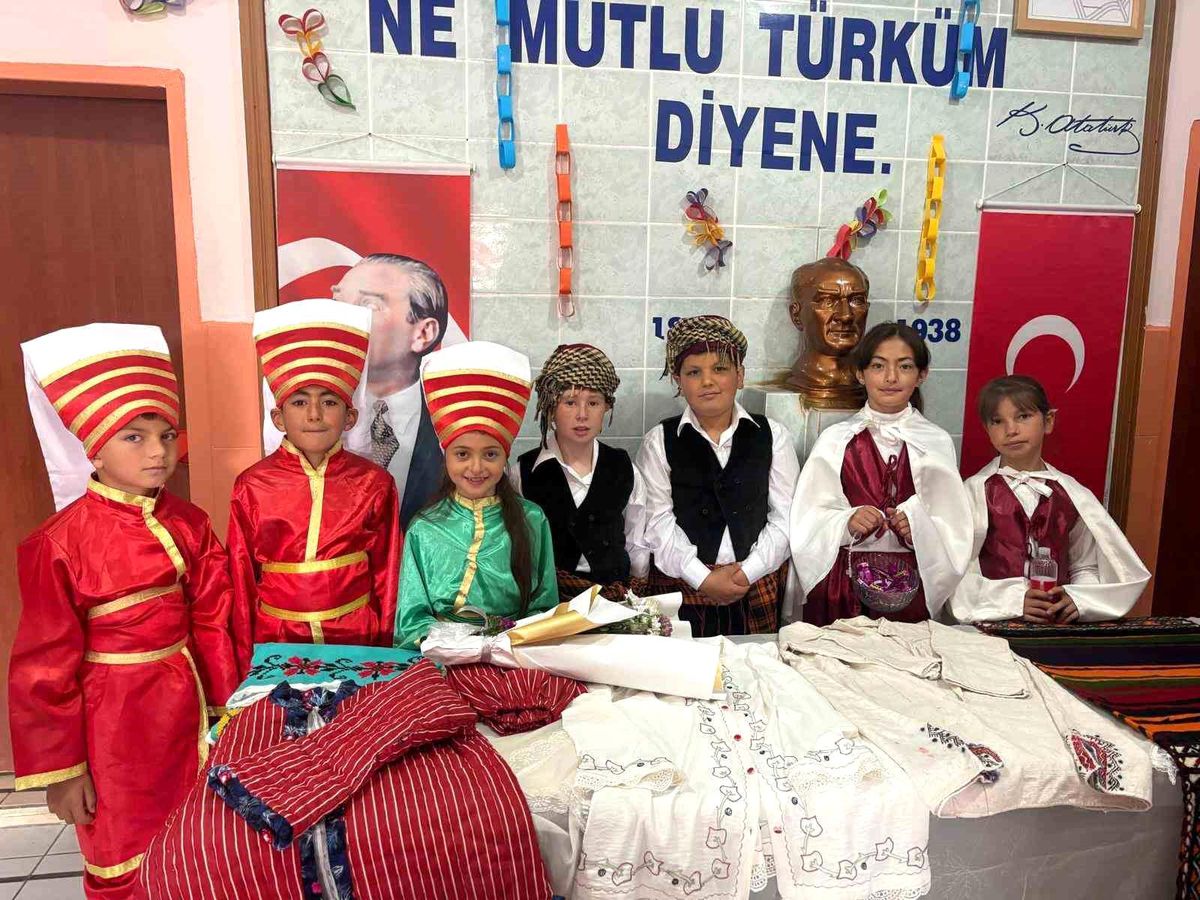 Niğde\'de Giyim Üretim Kursu Yıl Sonu Sergisi Açıldı