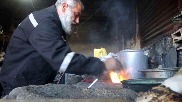 Son Kalaycı Ustası Mesleğini Yaşatmaya Çalışıyor