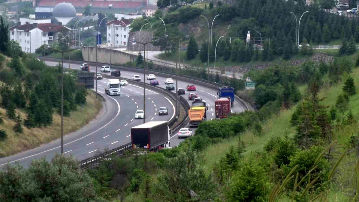 Kocaeli Otoyollarında Tatil Yoğunluğu