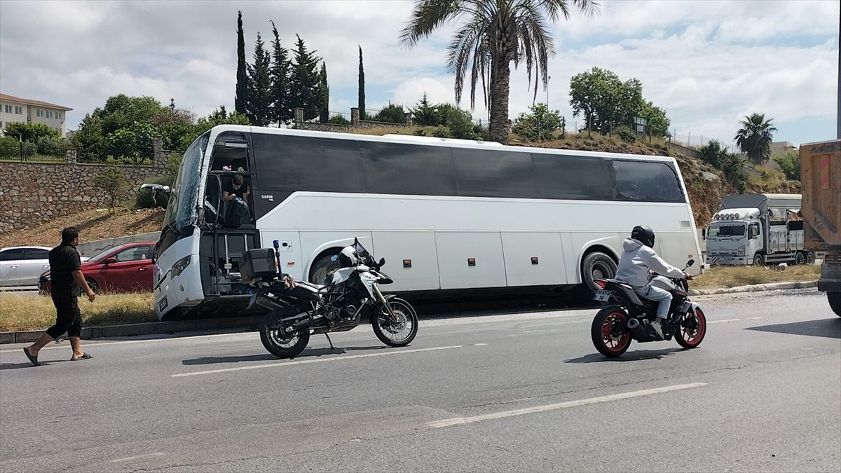 Manavgat\'ta Otobüs Kaza Yaptı