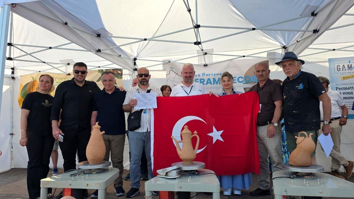 Menemenli çömlek ustaları Fransa\'da birinci oldu