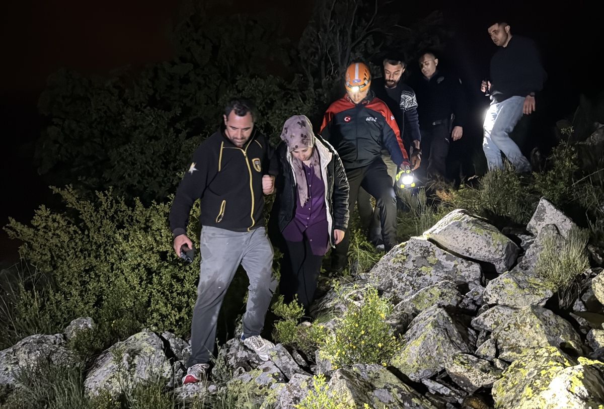 Nevşehir\'de kayalıkta mahsur kalan kadın kurtarıldı