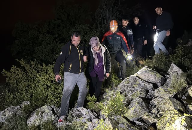 Nevşehir'de kayalıkta mahsur kalan kadın kurtarıldı