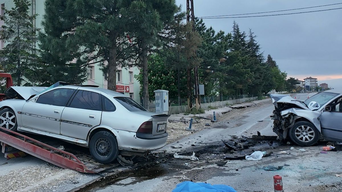 Niğde\'de Trafik Kazası: 2 Ölü, 2 Yaralı