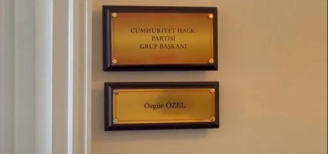 Özgür Özel kendine yeni ünvanı buldu: Cumhuriyet Halk Partisi lideri