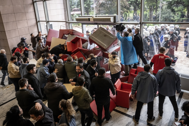 Özgür Özel kendine yeni ünvanı buldu: Cumhuriyet Halk Partisi lideri