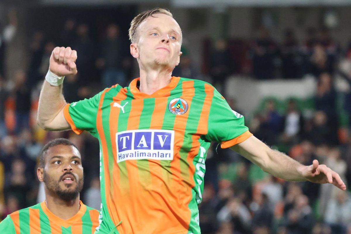 Savaştan kaçan Hadergjonaj, Süper Lig\'de tarih yazdı