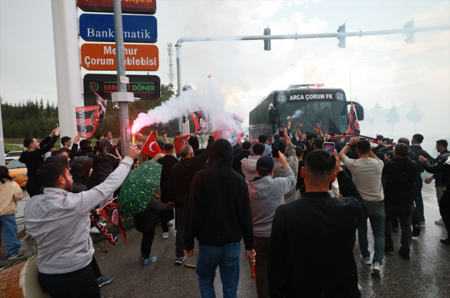 Süper Lig'e yükselen Çorum FK, kentte coşkuyla karşılandı