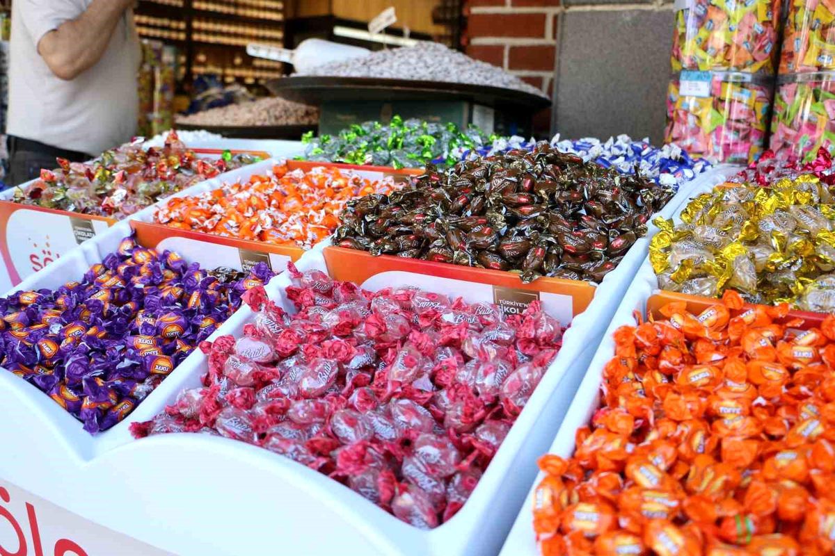 Kemeraltı Çarşısı\'nda Bayram Yoğunluğu