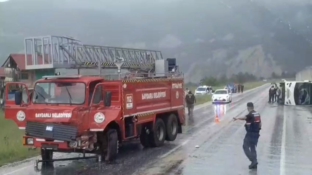 Tokat\'ta Midibüs ve İtfaiye Aracı Çarpıştı: 4 Yaralı