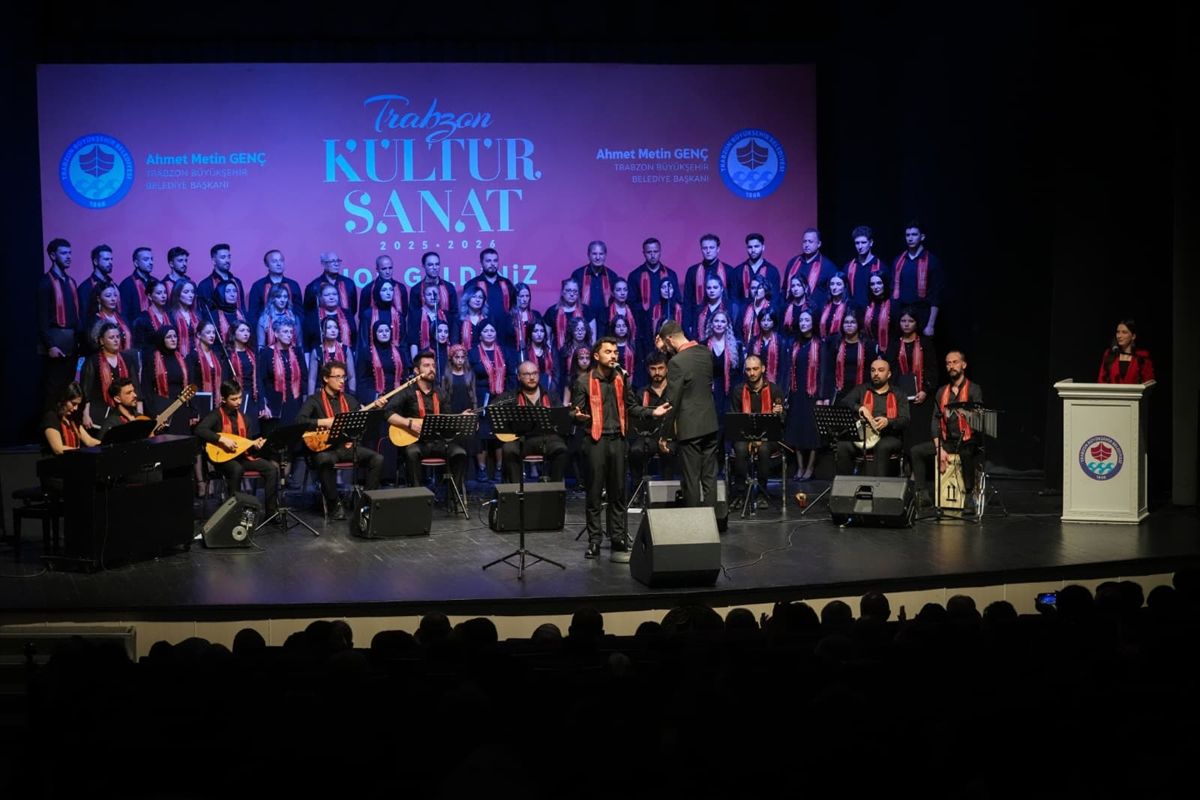 Trabzon\'da Türk Halk Müziği Konseri