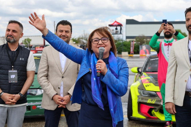 Türkiye Drift Şampiyonası Gaziantep’te nefes kesti! Fatma Şahin pistte drift aracına bindi
