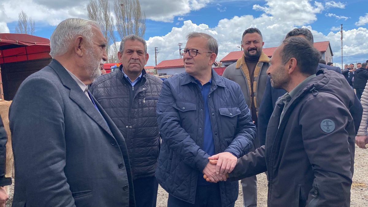 Vali Polat Kurban Pazarında