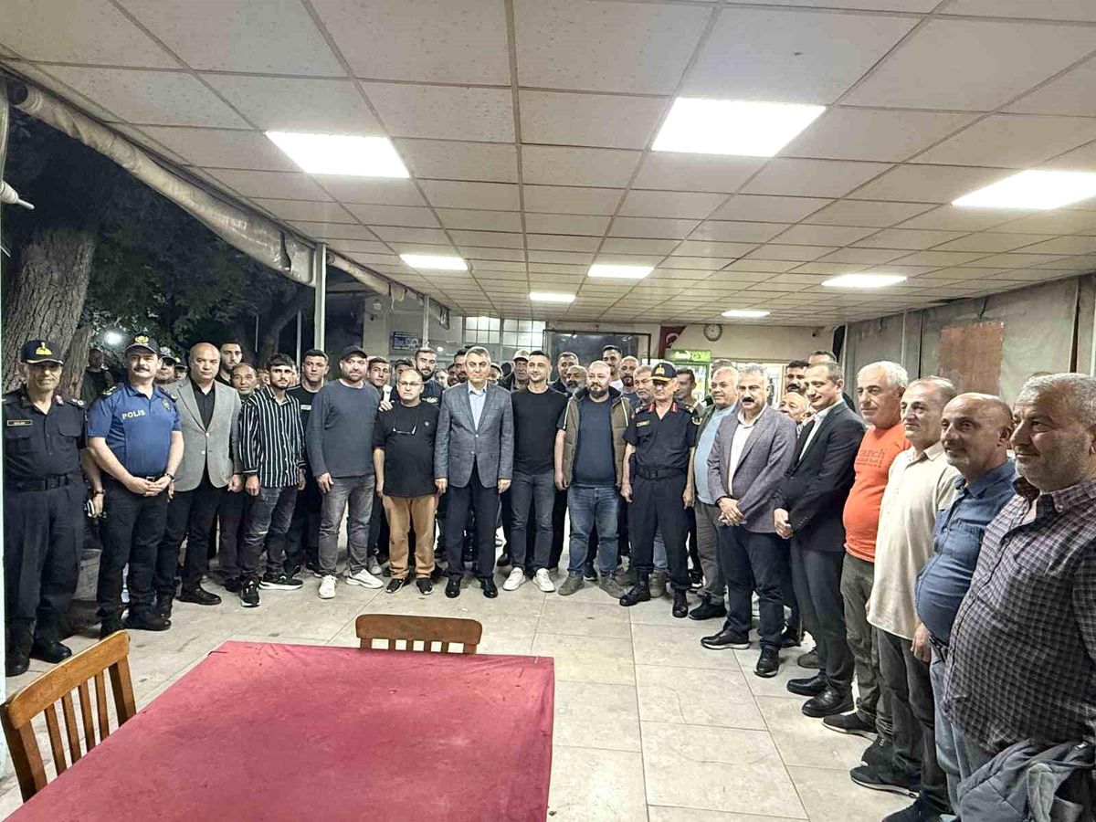 Vali Toros, Tarsus\'ta Vatandaşlarla Bir Araya Geldi