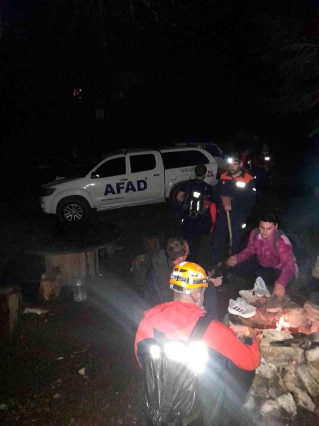 Antalya'da 3 Kişi Yaylada Mahsur Kaldı