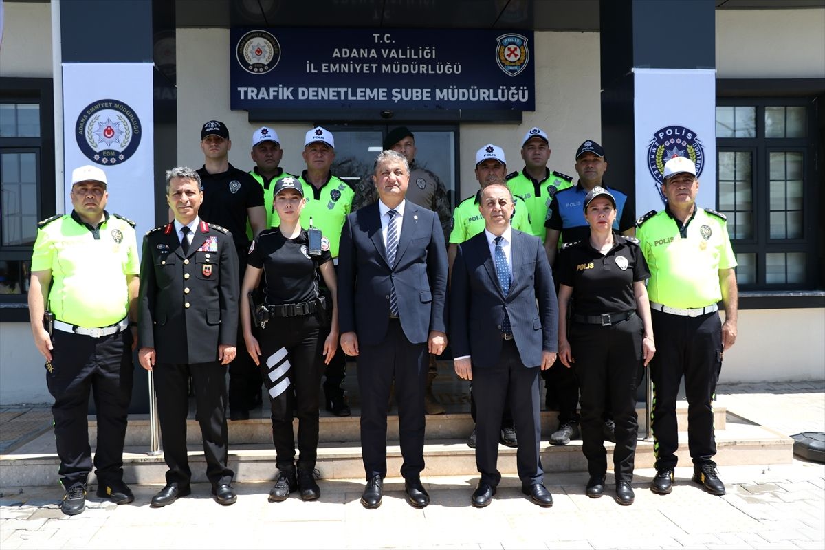 Adana Valisi Yavuz\'dan emniyet personeline bayram ziyareti