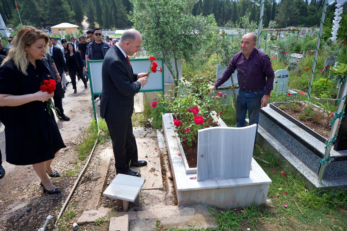 Bayram arifesinde şehitlik ve mezarlık ziyaretleri
