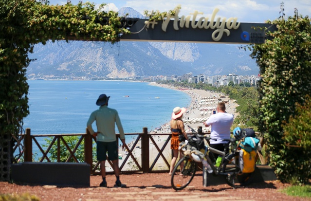 Antalya Sahillerinde Kurban Bayramı Yoğunluğu