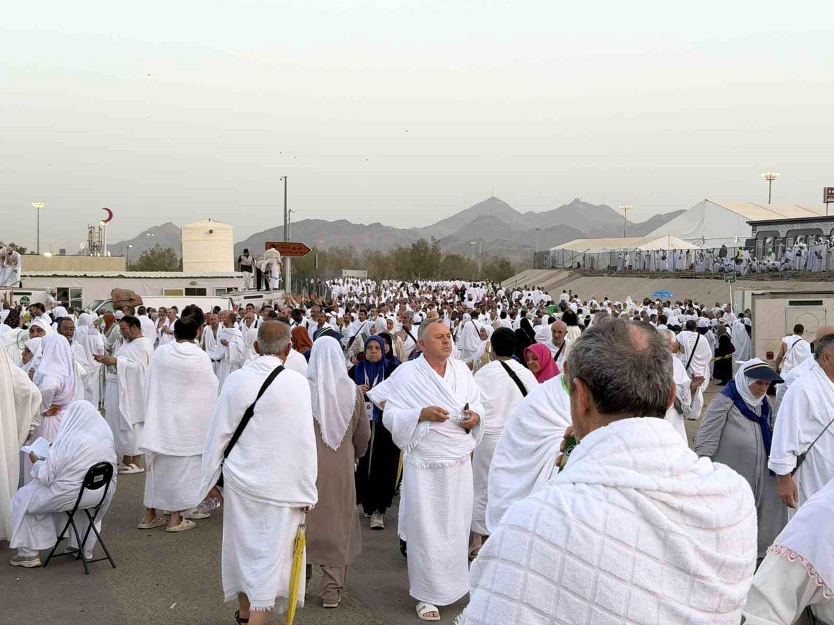 Arafat\'ta Hacı Geçişleri Kontrollü Hale Getirildi