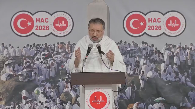Arafat'ta eller semaya yükseldi! Diyanet İşleri Başkanı Arpaguş'tan vakfe duası