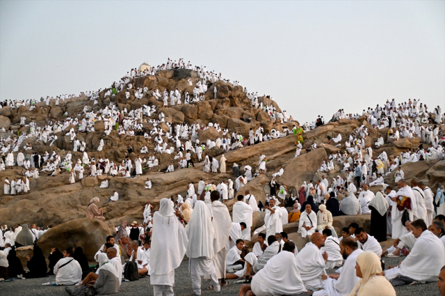 Arafat'ta eller semaya yükseldi! Diyanet İşleri Başkanı Arpaguş'tan vakfe duası