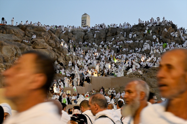 Arafat'ta eller semaya yükseldi! Diyanet İşleri Başkanı Arpaguş'tan vakfe duası