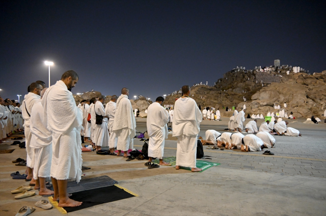 Arafat'ta eller semaya yükseldi! Diyanet İşleri Başkanı Arpaguş'tan vakfe duası