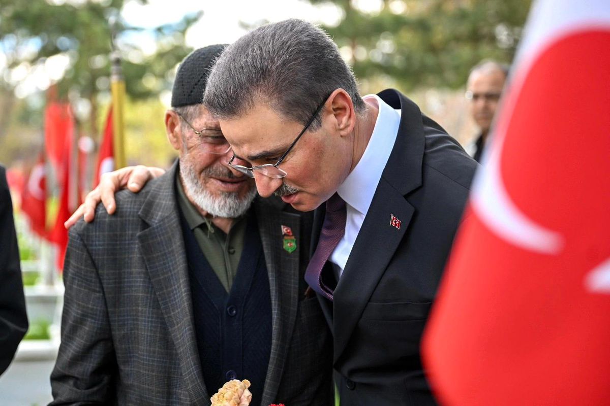 Erzurum\'da Arafe Günü\'nde şehitlik ziyareti