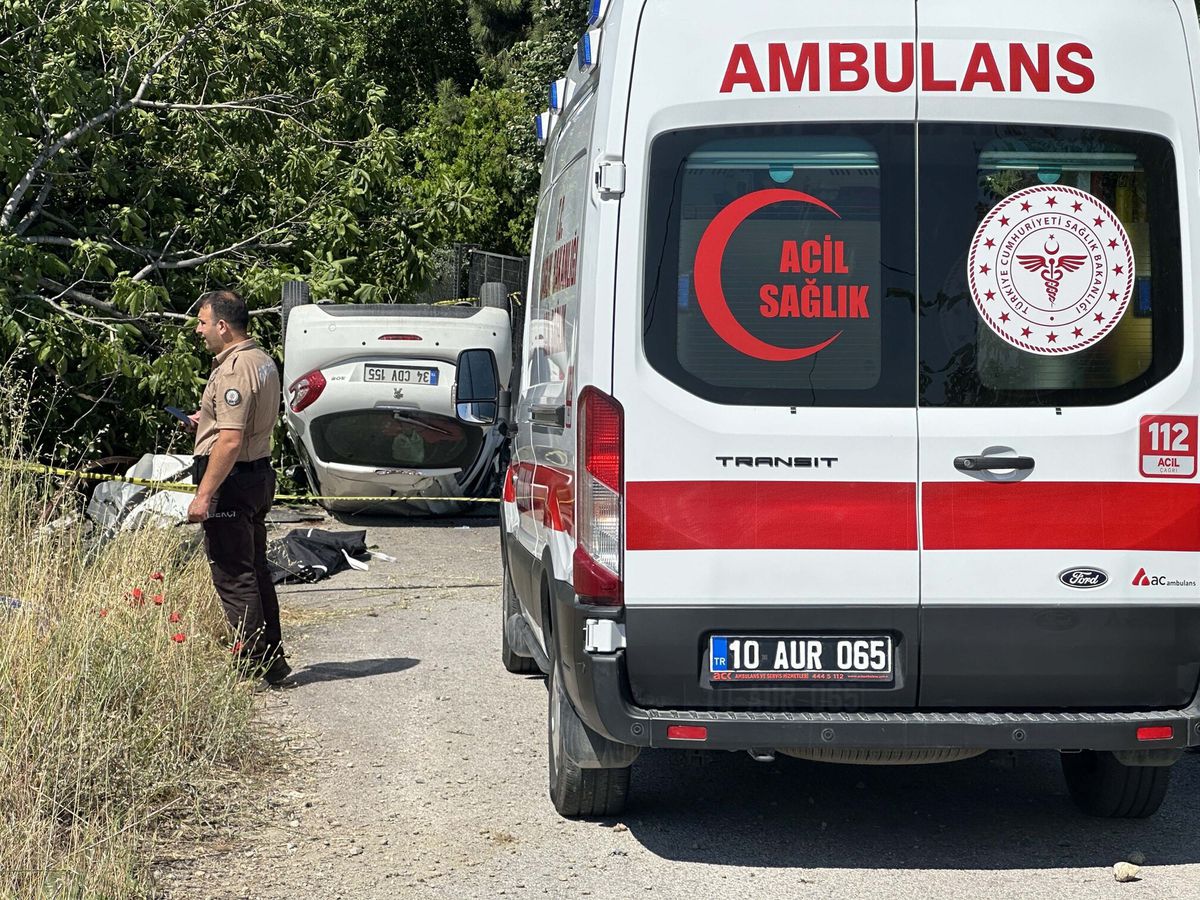 Edremit\'te Takla Atan Araçta 1 Ölü, 3 Yaralı