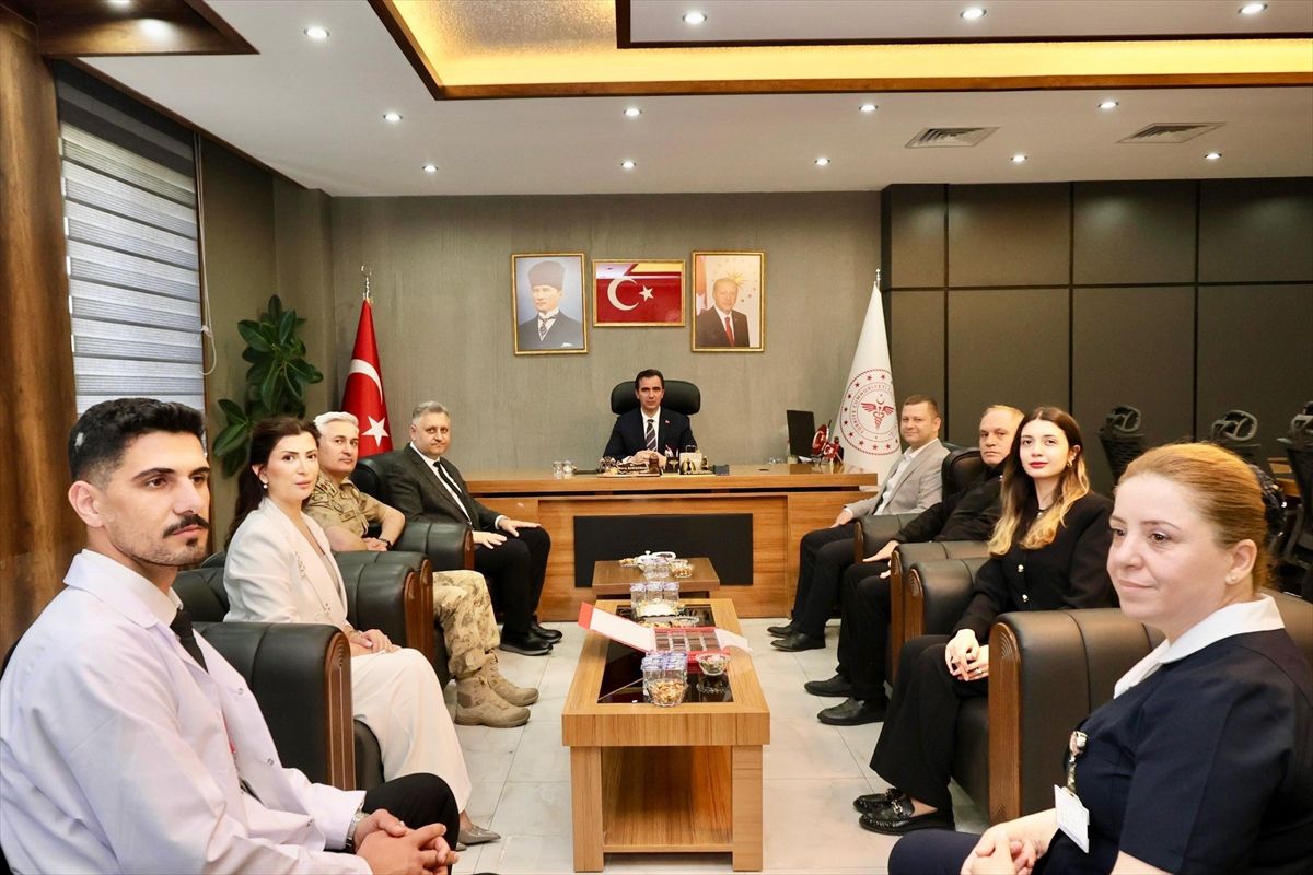 Bitlis Valisi\'nden Şehit Ailelerine Bayram Ziyareti