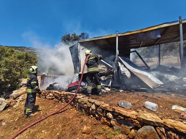 Bodrum'da Konteyner Yangını Kontrol Altına Alındı