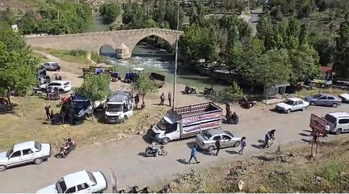 Çermik\'te tarihi köprü yanında hayvan pazarı kuruldu