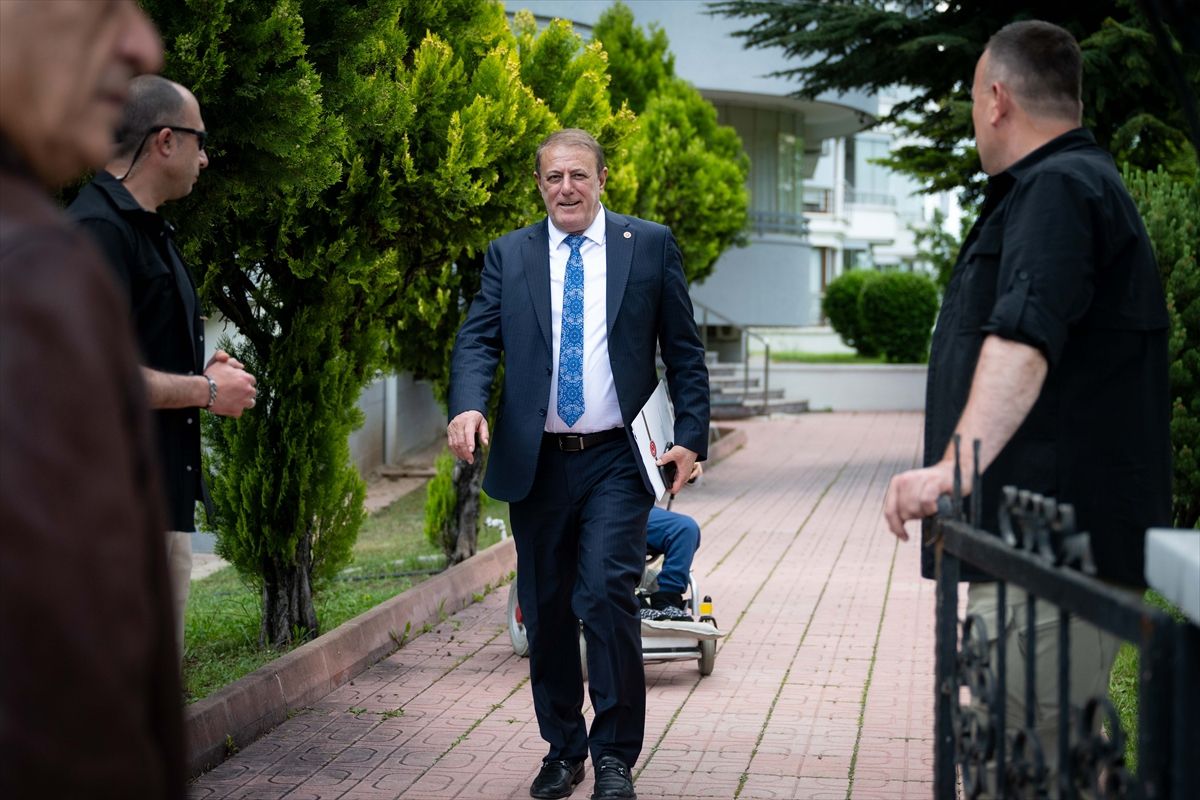 CHP\'de Milletvekillerine Genel Merkez Kapıları Kapatıldı