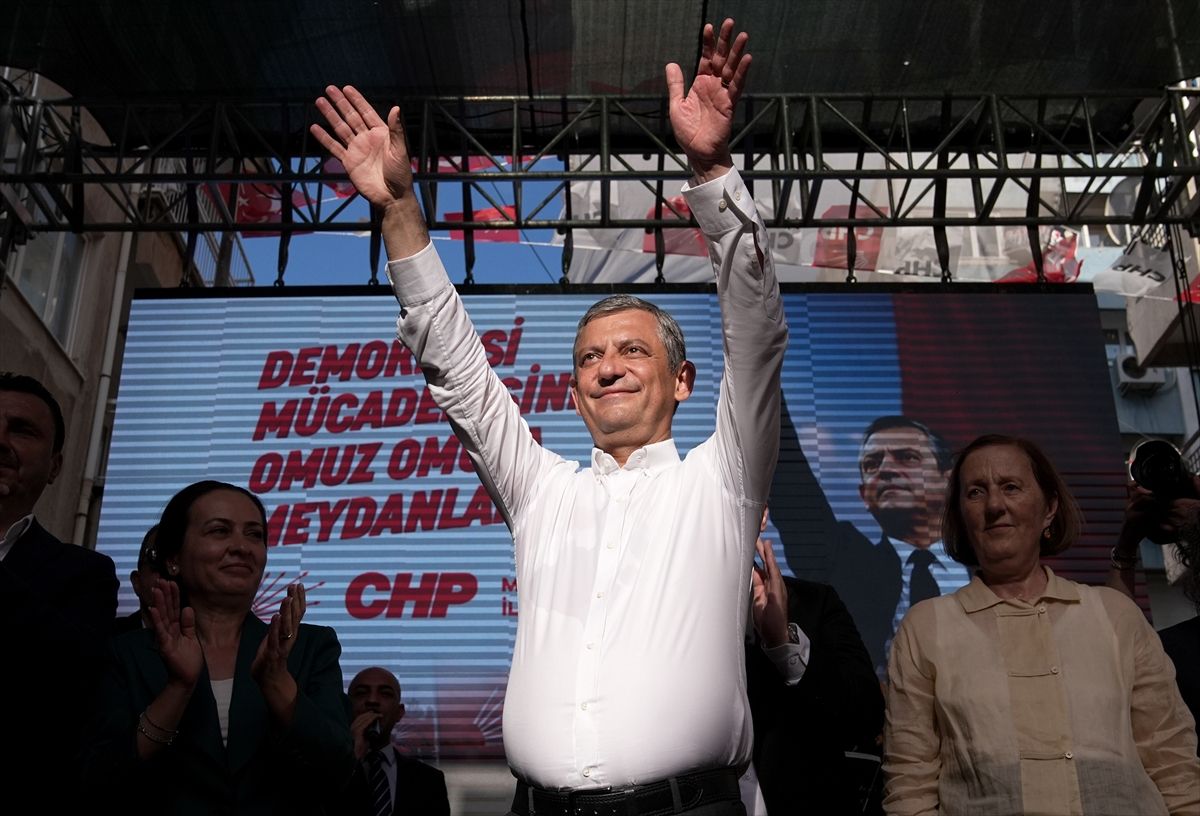 Özgür Özel\'den CHP Genel Başkanlığı İçin Seçim Çağrısı