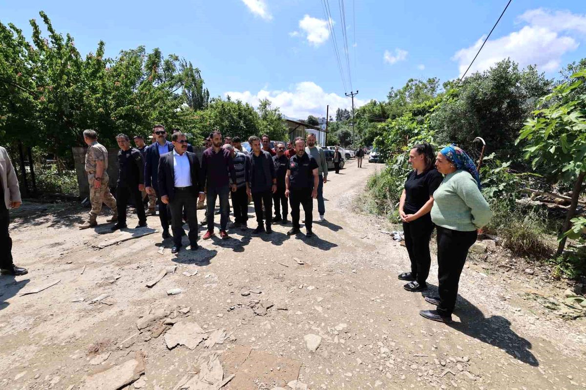 Hatay\'da Vali Masatlı Su Baskınlarını İnceledi